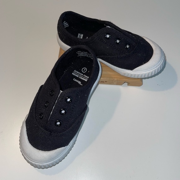 Toddler Walmart Sneakers - Picture 2 of 3